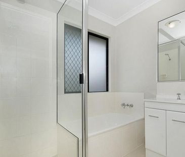 21 Izaro Cct, Burdell QLD 4818 - House For Rent | Domain - Photo 6