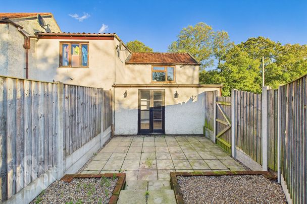 The Green, Freethorpe, Norwich - Photo 1