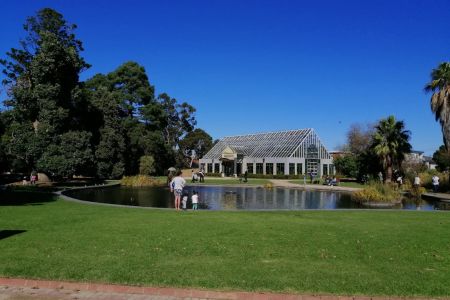 Modern Ground Floor Apartment – Walk to EVERYTHING - Photo 4