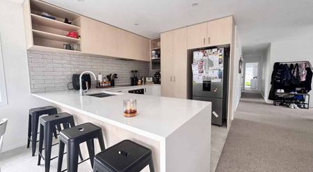 Modern Aramoho home - Photo 2