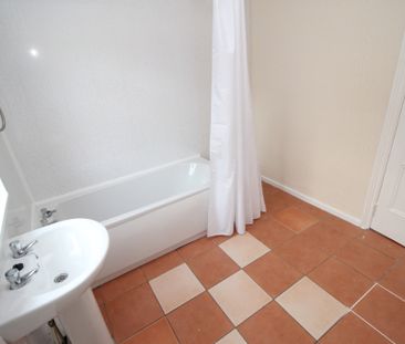 3 Bedroom End of Terrace - Photo 4