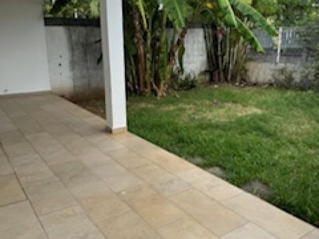 Location Maison 4 pièces 81m² ST ANDRE 97440 - Photo 4