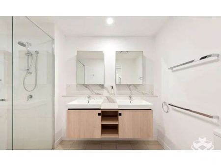 Modern 2-Bedroom + Study Apartment with Breath-taking River Views - Photo 2