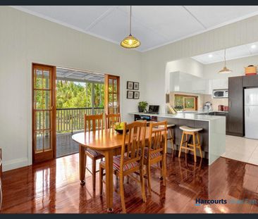 Charming Queenslander Living at Its Finest - Photo 3