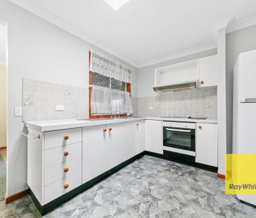 Perfectly Positioned Family Home - Photo 1