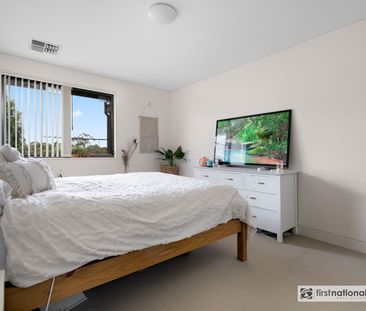 Modern Family Home - Photo 2