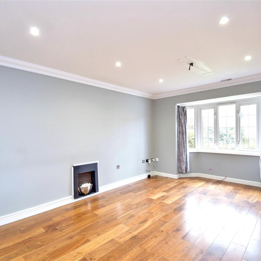 Five Fields Close, Watford, WD19 - Photo 1