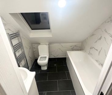 2 Bed Terraced House, Kingswood Road, IG3 - Photo 4