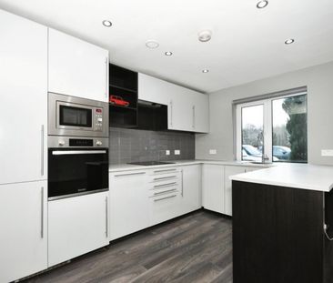 2 bedroom Flat To Let - Photo 4