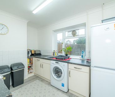 3 bedroom semi-detached house to rent - Photo 5
