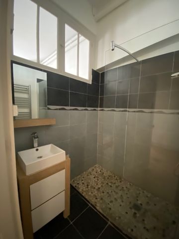 Location Appartement 2 pièces 64m² LYON 3ème - Photo 3