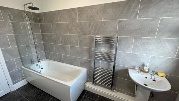 4 Bedroom , HMO, Warbreck Moor, Liverpool - Photo 1