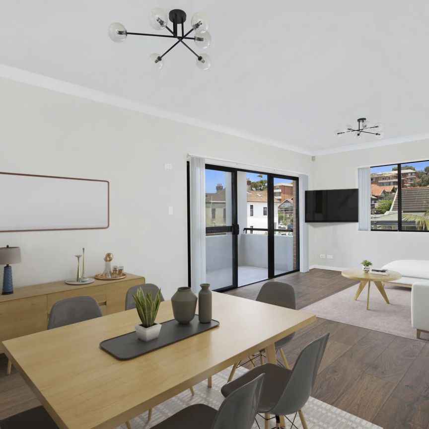 BEACHSIDE ABODE BATHING IN NATURAL LIGHT - Photo 1