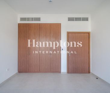 Elegant 4-Bedroom | Vacant | Large Layout - Photo 2