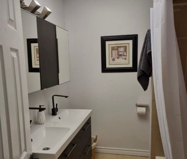 For Lease - 256 Silverbirch Drive Unit# Main Floor, Newmarket, Ontario - Photo 1