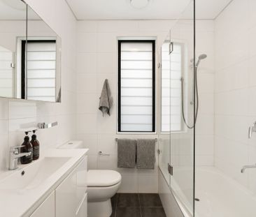 Boutique Townhouse in quiet, convenient location - Photo 5