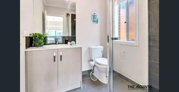 Modern Family Living in a Prime Tarneit Location - Photo 1