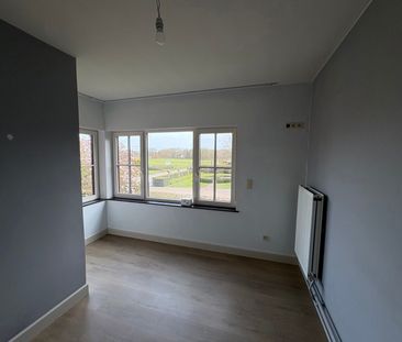 Open bebouwing met 3 slaapkamers, tuin en inpandige garage. - Photo 6