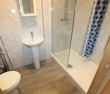 Flat to rent on - Photo 2