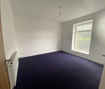 4 bedroom end of terrace house to rent - Photo 1