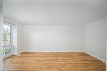 For Lease - 55 Crehan Crescent, Stratford, Ontario - Photo 4