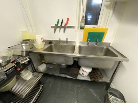 £866 PCM, Fully Fitted and Equipped A3 Licensed Takeaway with Private Parking in Nolton Street, Bridgend, CF31 3BP - Photo 5