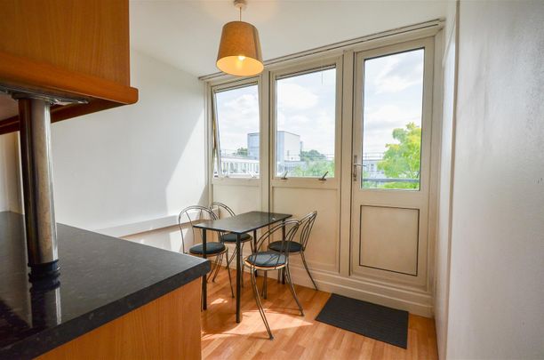 4 bedroom flat - Photo 1