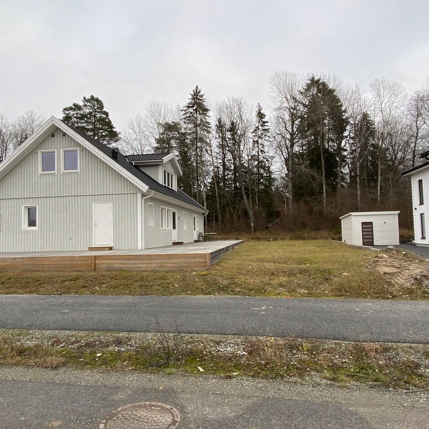 Kaxbergsvägen, Södertälje - Photo 1