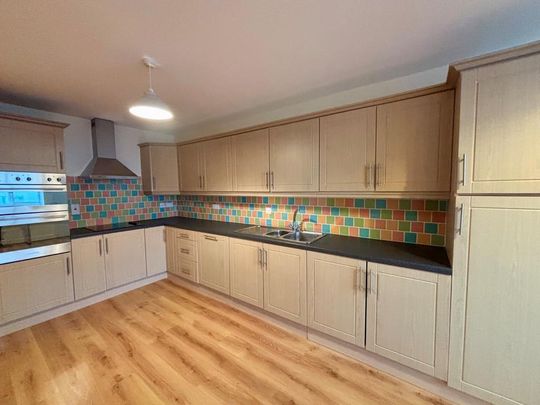 3 bedroom flat to rent - Photo 1
