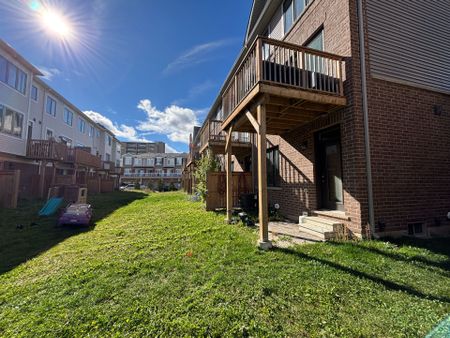 For Lease - 18 Hibiscus Lane, Hamilton, Ontario - Photo 5