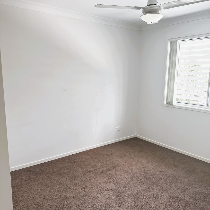 Spacious three bedroom townhouse - Photo 1