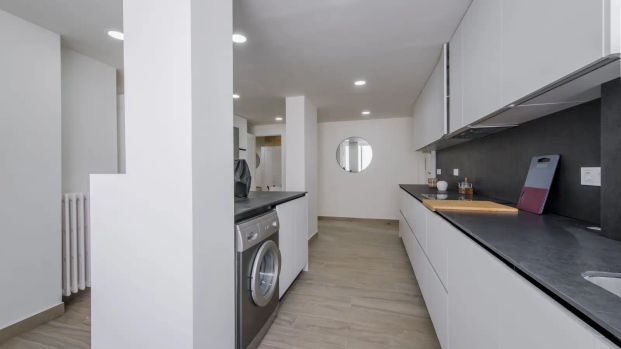 Room in a shared 7-bedroom apartment for rent in Guindalera - Photo 1