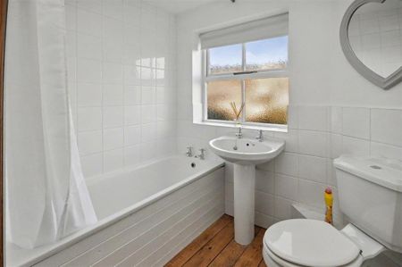 2 bedroom end of terrace house to rent - Photo 4