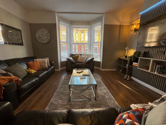 7 Bed Terraced House, Garmoyle Road, L15 - Photo 1