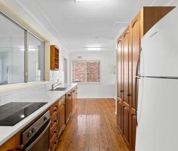 Immaculate Four-Bedroom Family Home – Ultra-Convenient Hammondville... - Photo 4