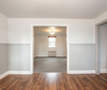 2 Bedroom + Den Upper Unit in Welland!! - Photo 6