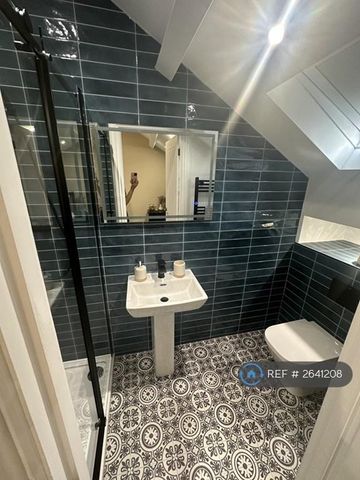 1 bedroom in a house share to rent - Photo 3