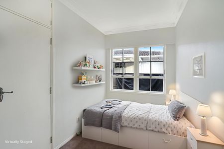 Fresh, Bright & Perfectly Located - Photo 3