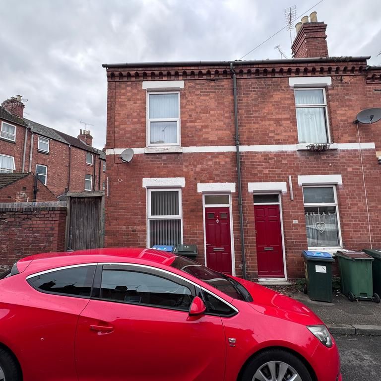 1 bedroom in a house share to rent - Photo 1