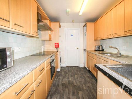 1 bedroom in a house share to rent - Photo 2