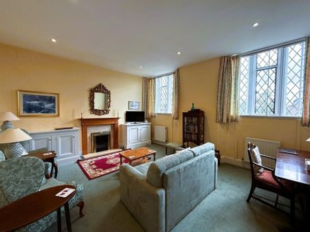 Tiverton Castle - Photo 5