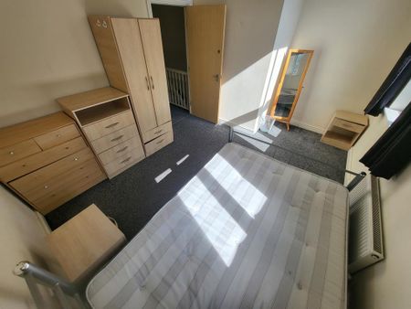 4 bedroom townhouse to rent - Photo 3