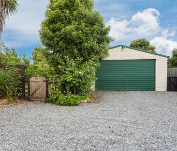 Pet friendly family home with a great vegetable garden! - Photo 5