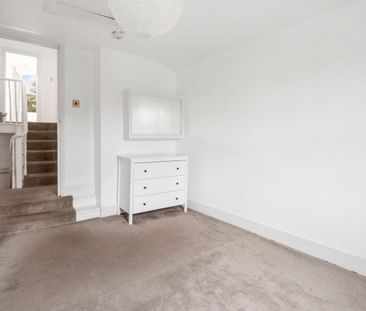 2 bedroom Flat To Let - Photo 5