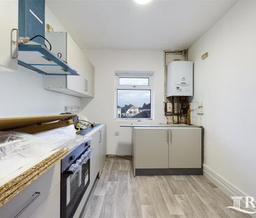 3 bedroom flat to rent - Photo 6