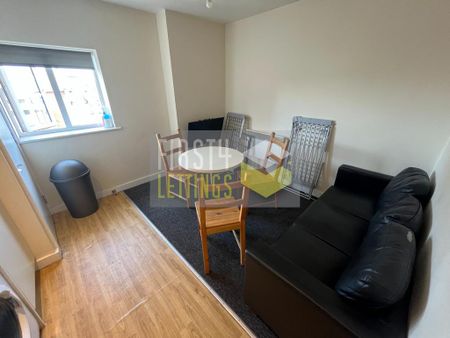 3 bedroom flat to rent - Photo 3