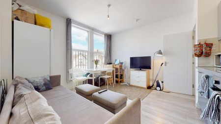 3 bedroom flat to rent - Photo 3