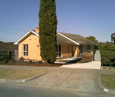 19 Golf Avenue, Kingsbury, Vic 3083 - Photo 3