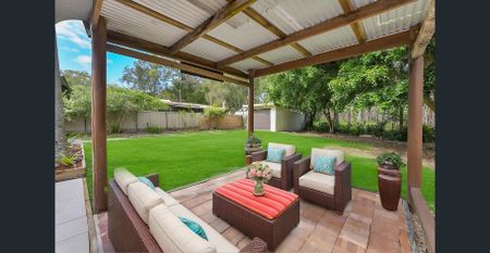 4 bed | 2 bath | Walk to lake & boat ramp - Photo 2