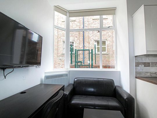 Studio to rent - Photo 1